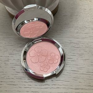 BECCA Rose Quartz highlighter